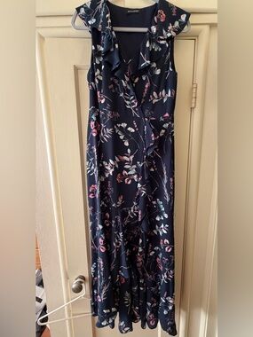 Banana Republic ruffle front maxi dress, size 6